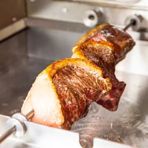 [High-quality meat from a yakiniku restaurant]