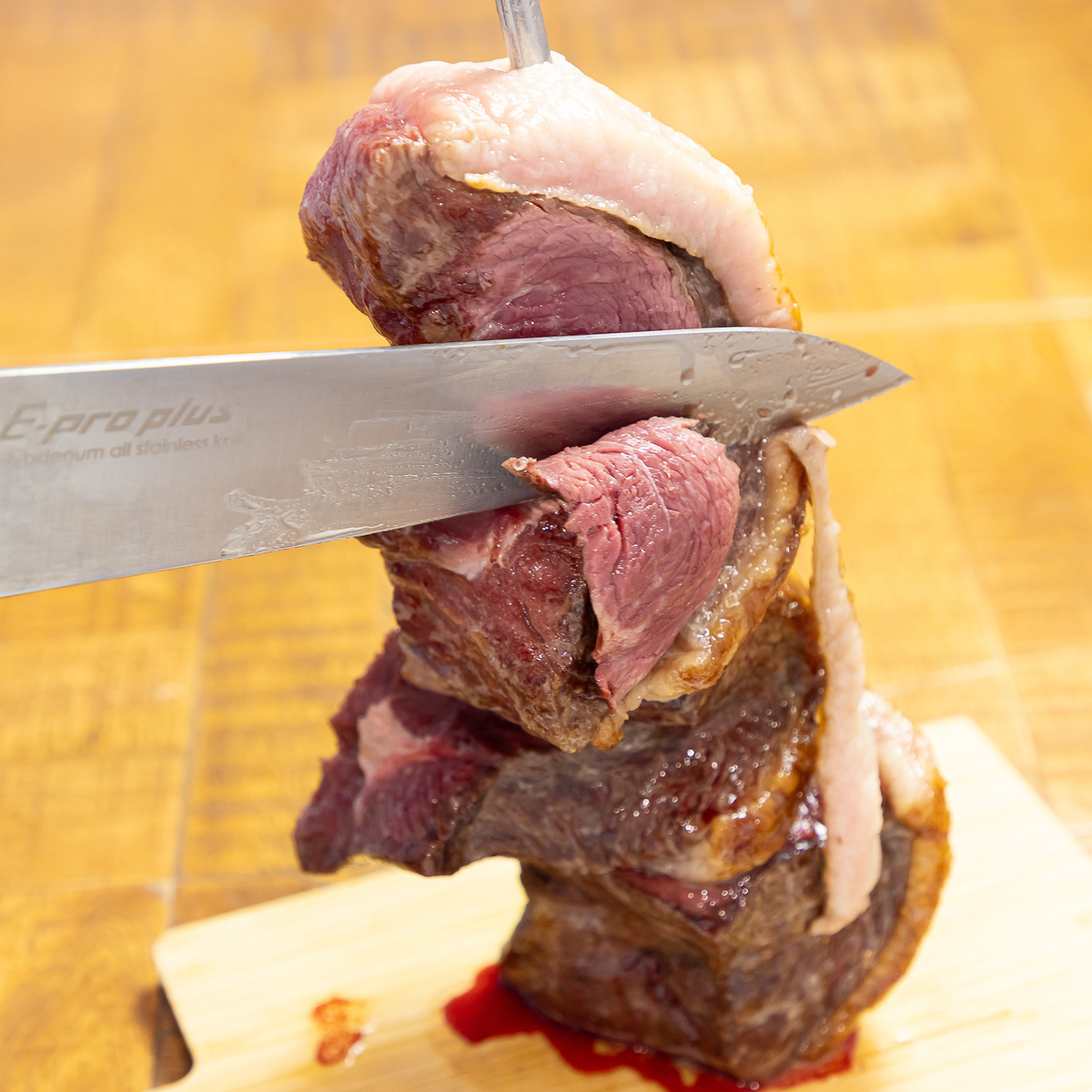 シュラスコ食べ放題4,980円!自慢のお肉をお楽しみください!