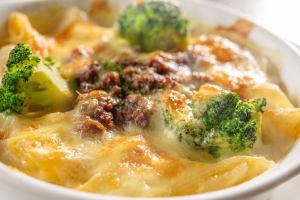 Penne gratin with special bolognese sauce