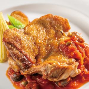 チキンステーキ　プッタネスカソース