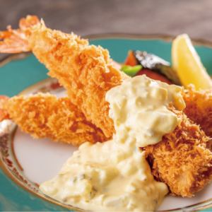 大きなエビフライ 自家製タルタルソース