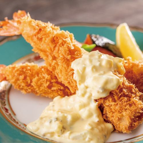 大きなエビフライ 自家製タルタルソース