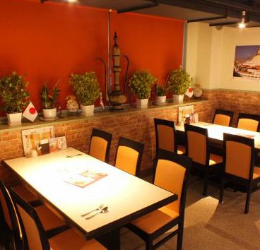 Beautiful tables and chairs with a sense of cleanliness.There is also a houseplant that improves the atmosphere inside the shop and it is very comfortable.It is also recommended to spend a wide range of leisurely from young people to elderly people.