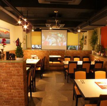Space perfect for organizing parties and events using a large screen projector for private use.It is also recommended for the girls' association, group, family meal dinner in the back seat of the house.