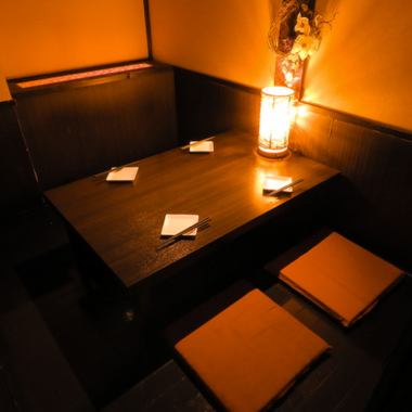 A calm adult Japanese space with warm lighting is a blissful private room that heals your daily fatigue.It is the perfect space for dining with family and friends, important meetings, and entertainment.