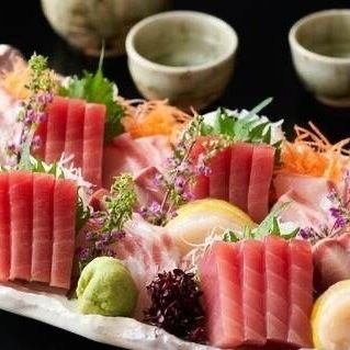 共200种菜品!炭火烤鸡肉串、丰洲市场直送鲜鱼等。3小时无限畅饮!“超值套餐”3,480日元