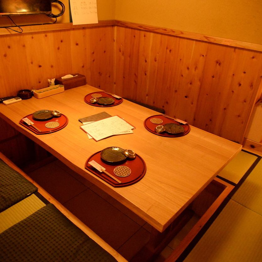 お食事会にもおすすめな個室あり。揚げたて天ぷらと旬の食材を。