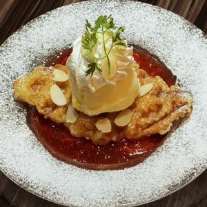 季節のクロップル ~ストロベリーソース~