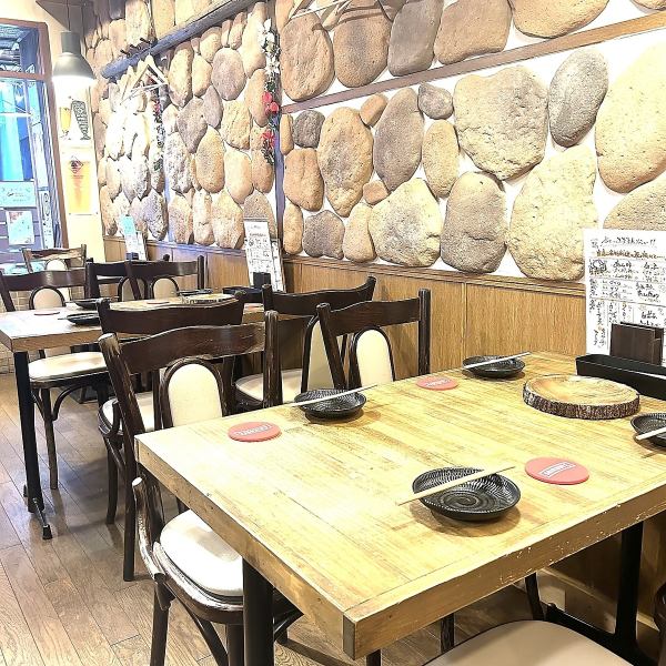 間接照明が温かく、オシャレな雰囲気の店内は女子会やデート、記念日に大人気！サプライズ等も事前にご連絡頂ければできる限り協力いたします◎週末はご予約や電話確認してからのご来店がおすすめ。平日は比較的ゆったりとお過ごしになれます♪【赤羽／肉／ワイン／貸切／テラス／女子会／記念日】