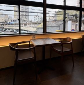 2名様用のお席もご用意。浮島通りで気軽にお連れ様とイタリアンで乾杯できるお店です。