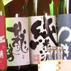 敬請享2小時無限暢飲套餐,包括當地酒和日本酒。此外,還有招牌刺身拼盤等精彩菜色。