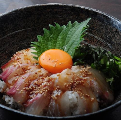 Raw sea bream rice bowl