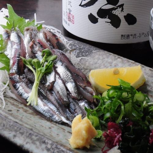 期間限定の名物！脂ののった小イワシ
