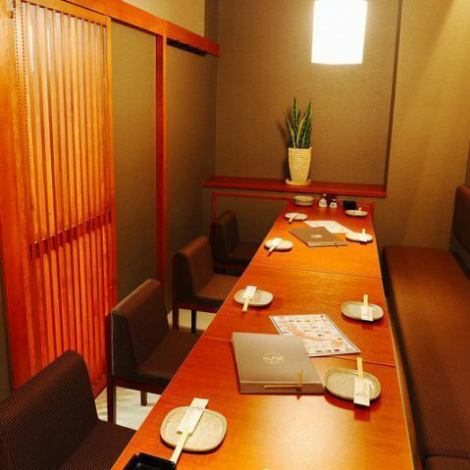 2名様～10名様までご案内可能なテーブル個室。少人数での飲み会や接待、大切な会食にご利用頂いただけます。