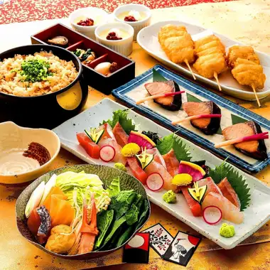 【年末新年派对 - 12月开始】畅饮！金枪鱼和时令蔬菜套餐：¥6000 ⇒ ¥5500（含税）最多可供10人享用。