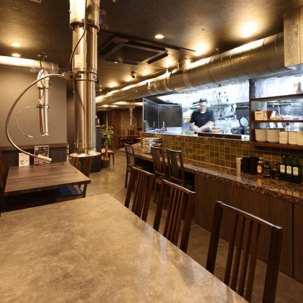 落ち着いた雰囲気の中で焼肉を楽しめるため、会話も弾み、気兼ねなく素敵な時間をお過ごしいただけます。友人同士の食事からご家族での団らんまで、幅広いシーンにぴったり。心地よい空間で、上質なお肉とともに至福のひとときをお楽しみください。