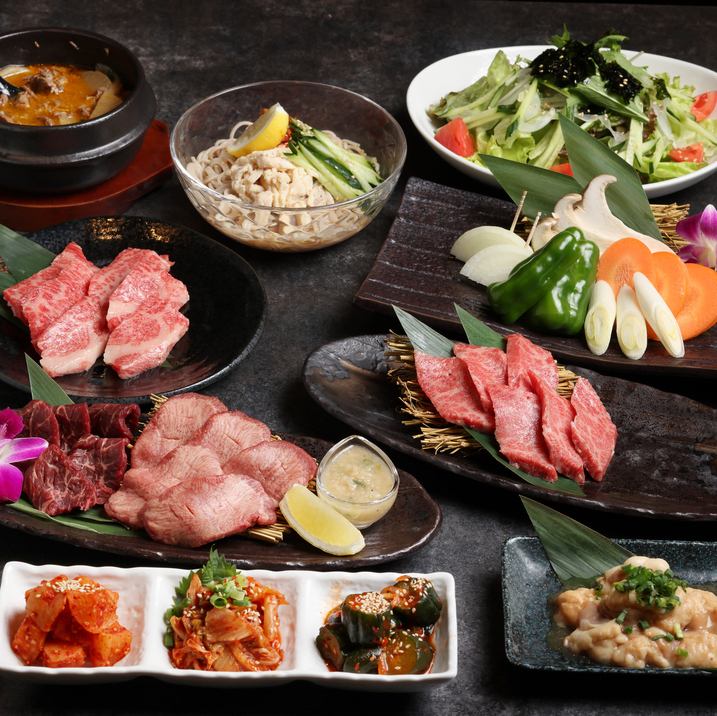 飲み放題付きコースは4,000円～とリーズナブルな本格炭火焼肉！