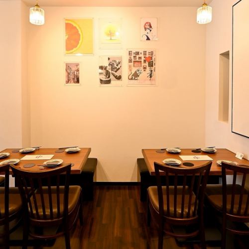 お店の雰囲気を感じることができ接待やにもご利用できるお席上座・下座の区分も有9名用の席ですが7名様から席をくっつけてご利用できます。