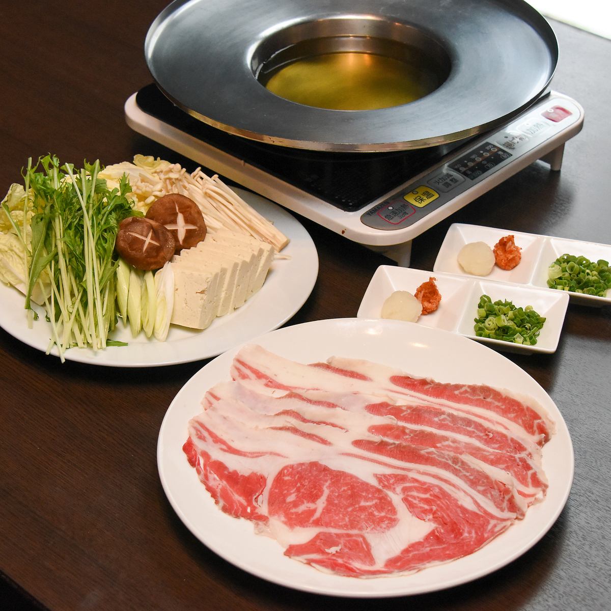 こだわりのお肉をしゃぶしゃぶや焼肉にてお楽しみいただけます!