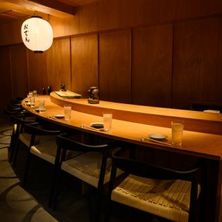 当店の新鮮な海鮮やお刺身、シェフこだわりのおでんをぜひご堪能ください。おでんは3種類の出汁でご用意しており、素材の美味しさを引き立てます。ご家族や宴会、女子会、デート、記念日など、様々なシーンでご利用いただけます。貸切をご希望の方ご相談可能◎日本酒やワインなど、お酒の種類も豊富に取り揃えています！