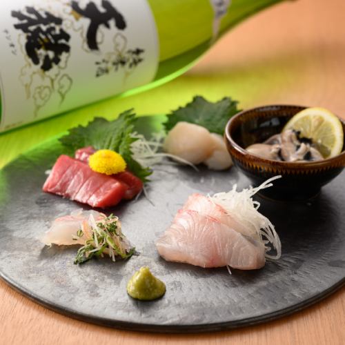 お刺身盛り合わせ【3種類/5種類】新鮮魚介の贅沢盛り合わせ！シェフ厳選の逸品をお酒と合わせて是非♪