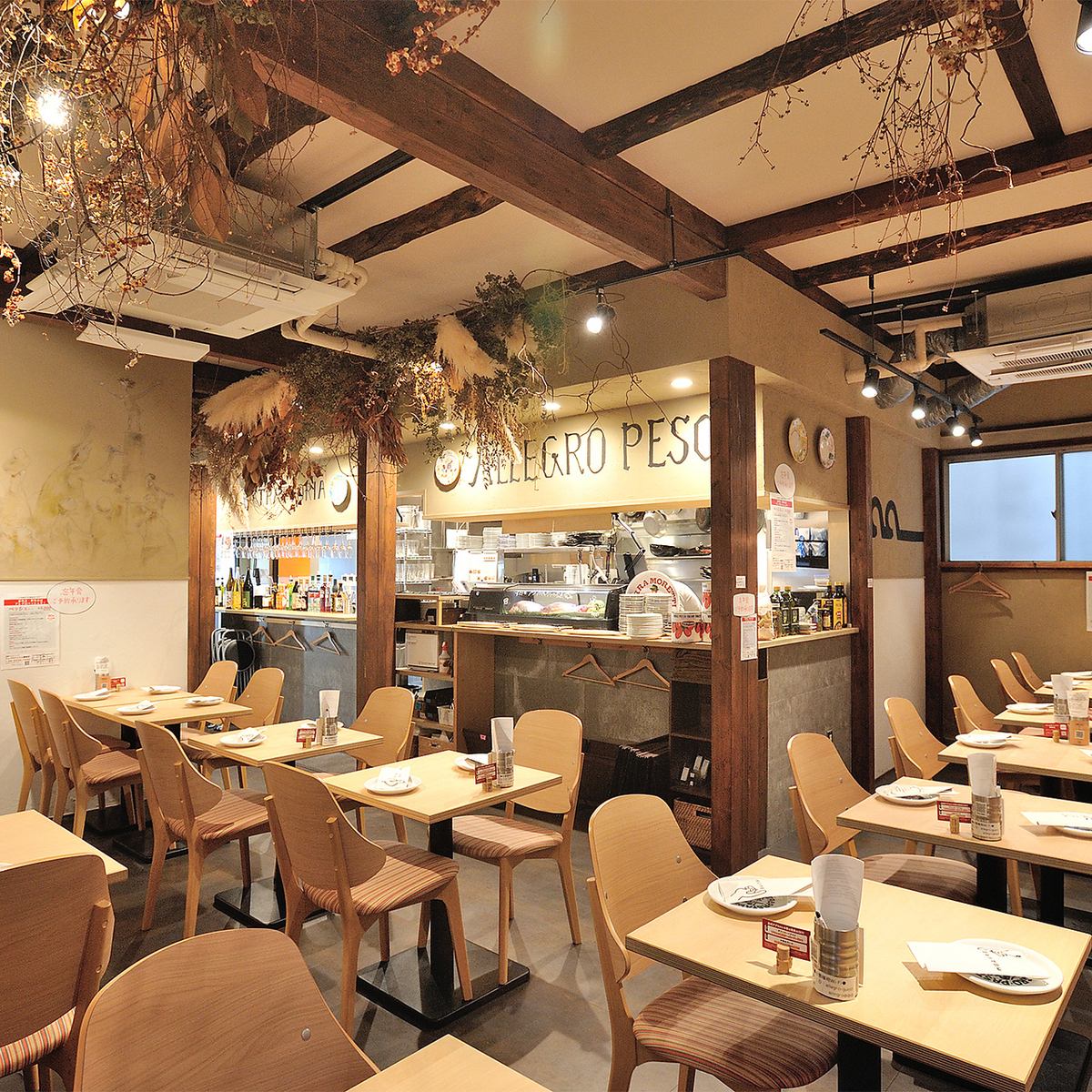 華やかに彩られた内観はデートでのご利用にもピッタリ♪