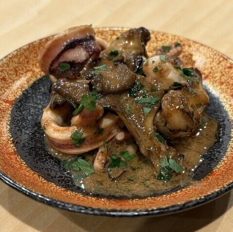 スルメイカと舞茸の 肝バターソース