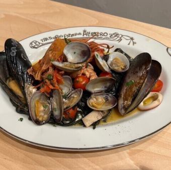 アカザエビと魚介の豪華ペスカトーレビアンカ　リングイネ