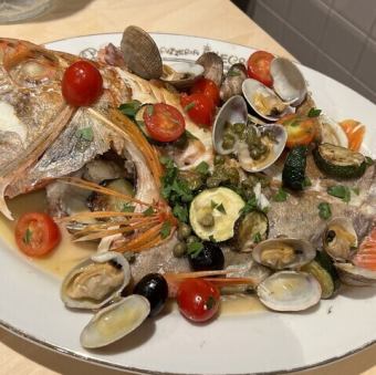 本日のお魚一匹丸ごとのアクアパッツァ