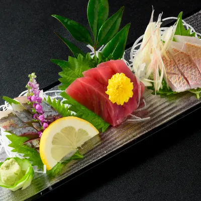 Please enjoy the luxurious sashimi♪