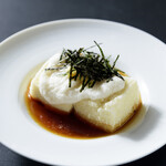 Simmering fried tofu