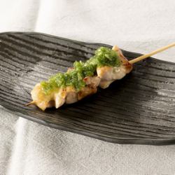 Grilled chicken thigh with green onions and salt