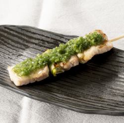 Grilled pork belly with green onions and salt