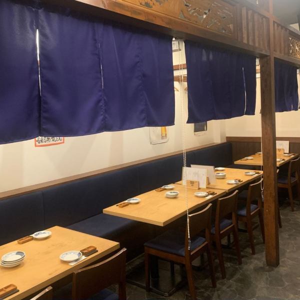 中・大団体でのご宴会にもおすすめの当店。テーブルが可動式なので様々なご要望に対応できます。空間にも自信がありますが勿論、飲み放題付き宴会コースも当店の一押しです！