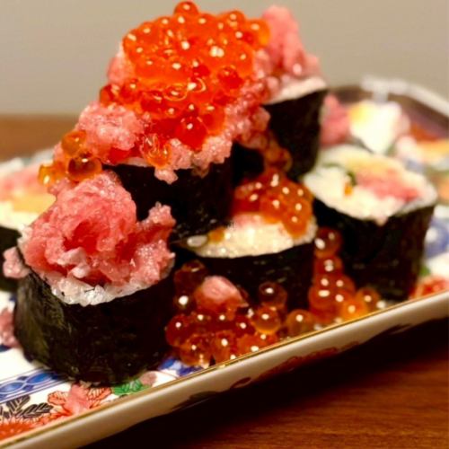 Salmon roe topped with fatty tuna and pickled radish roll