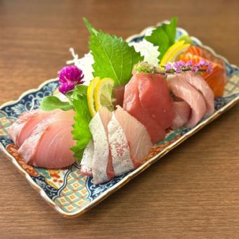 Assorted sashimi (four slices, enough for 4-5 people)