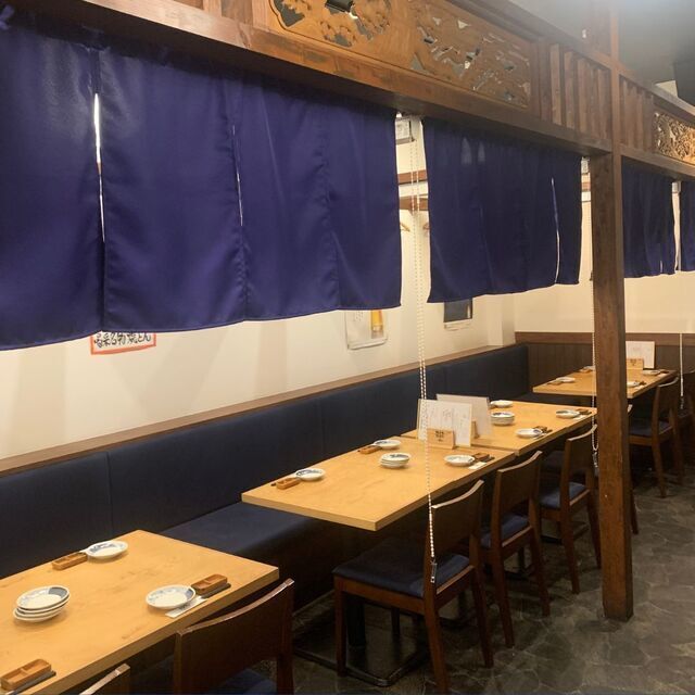 Enjoy the retro and stylish atmosphere of our restaurant! We also offer clean and relaxing private rooms.