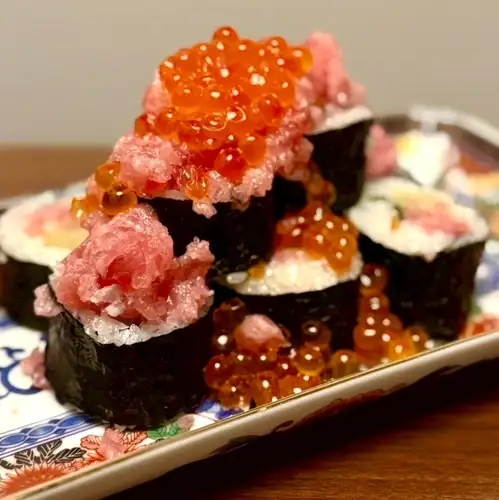 Sake-topped salmon roe, fatty tuna, and pickled radish roll