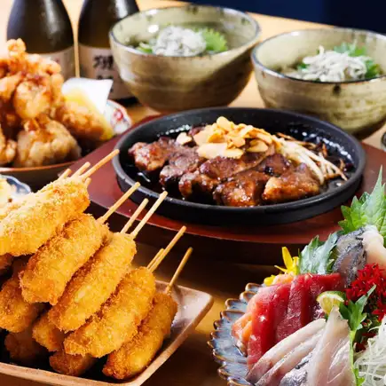 【最受歡迎】包含招牌串炸、知多豬排、4種新鮮魚類等8道菜品，以及120分鐘暢飲。 *12月週五、週六加收500日圓。