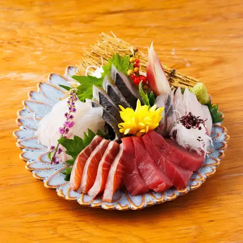 Assorted sashimi (four slices, enough for 4-5 people)
