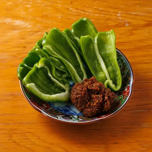 Crispy chilled bell peppers with meat miso dressing