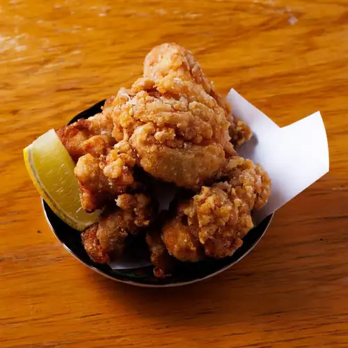 Deep-fried chicken with a delicious sauce that's been marinated overnight.