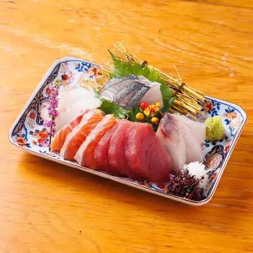 Assorted sashimi