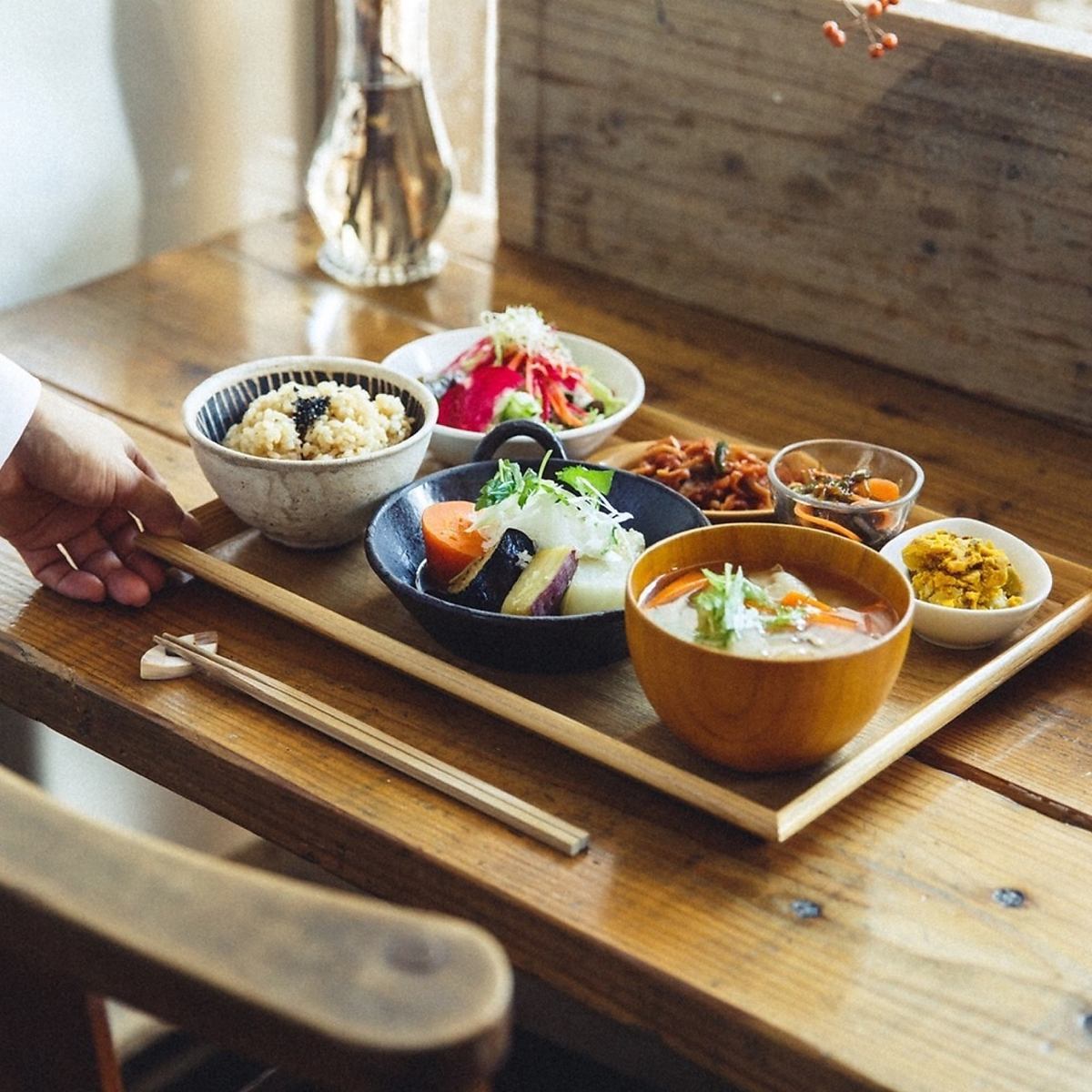 食材にこだわった身体に優しいお食事を提供。夜カフェ利用も人気です。