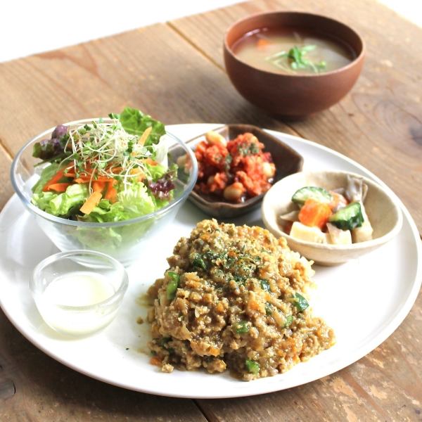 【美味しい香りが食欲をそそる】“こだわりの澤孝玄米カレー”