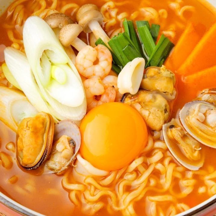辛いもの好き必見!韓国料理の特徴である辛い料理もご用意