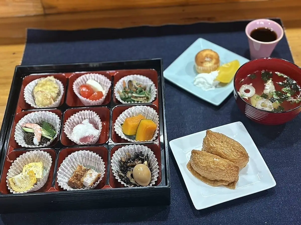 毎週金曜日は、レディースデー。限定5食の週替りランチ。
