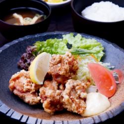 世界最強の唐揚げ定食/トンペー焼定食