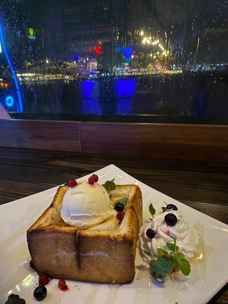 [Very popular with women♪] 101 honey toast!