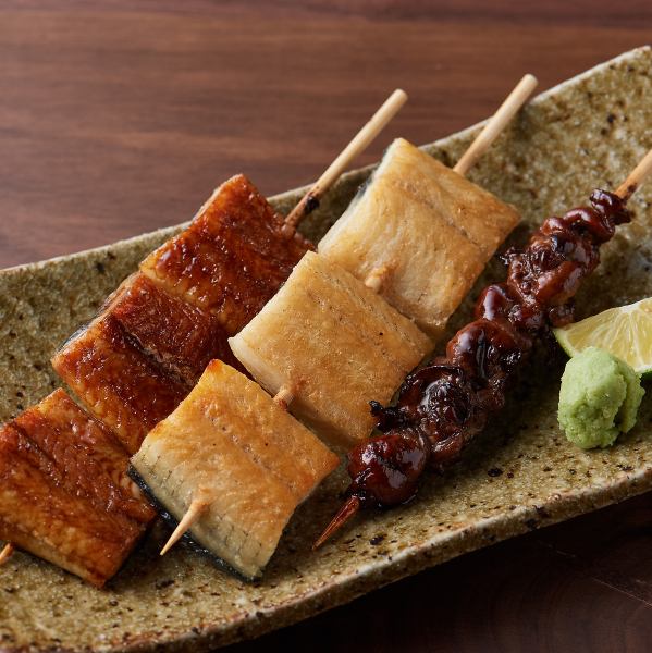 Assorted skewers (liver, strips of paper, white strips)